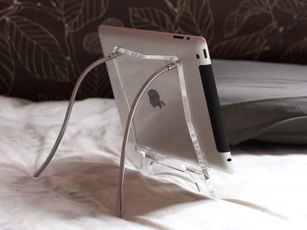 ipad-stand_bright-up_on-bed_ninki-up