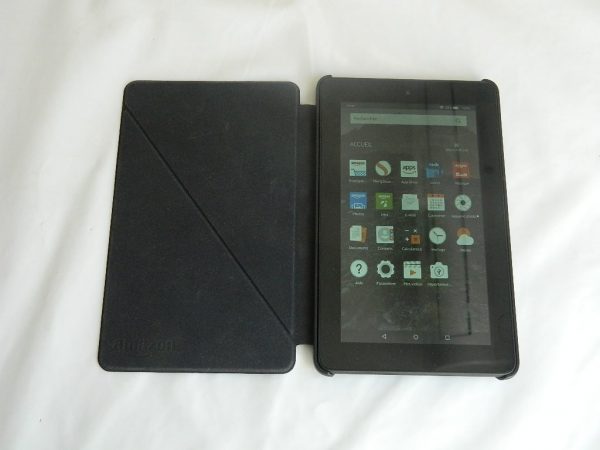 Amazon Fire et son étui de face