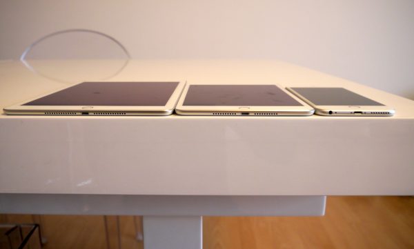 De gauche à droite, l'iPad Air 2, l'iPad mini 4 et l'iPhone 6S Plus
