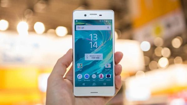 Sony xperia X de face