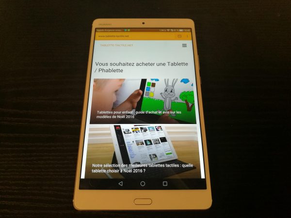 La MediaPad M3 a comme un petit air de tablette Samsung.