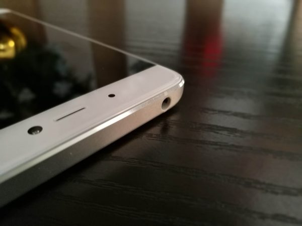 La prise casque est toujours d'actualité chez Xiaomi.