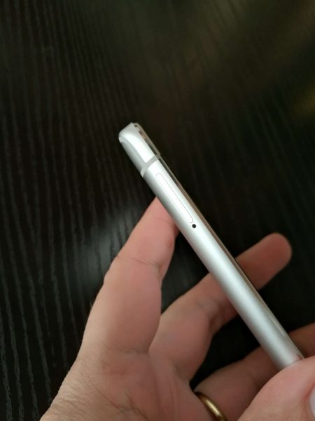 Le Xiaomi Mi5s est dual-SIM (format nano).