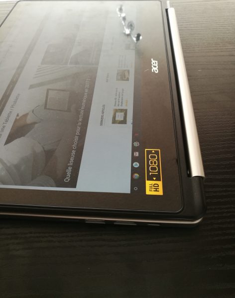 Bords d'écran du Acer R13.