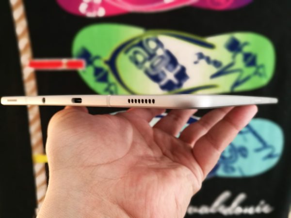 La Galaxy Tab S3 possède quatre haut-parleurs.