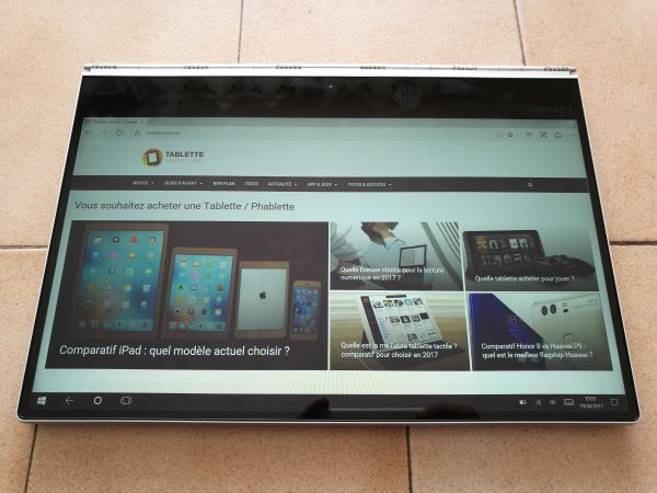 Le Yoga 910 peut s'utiliser comme une tablette classique.