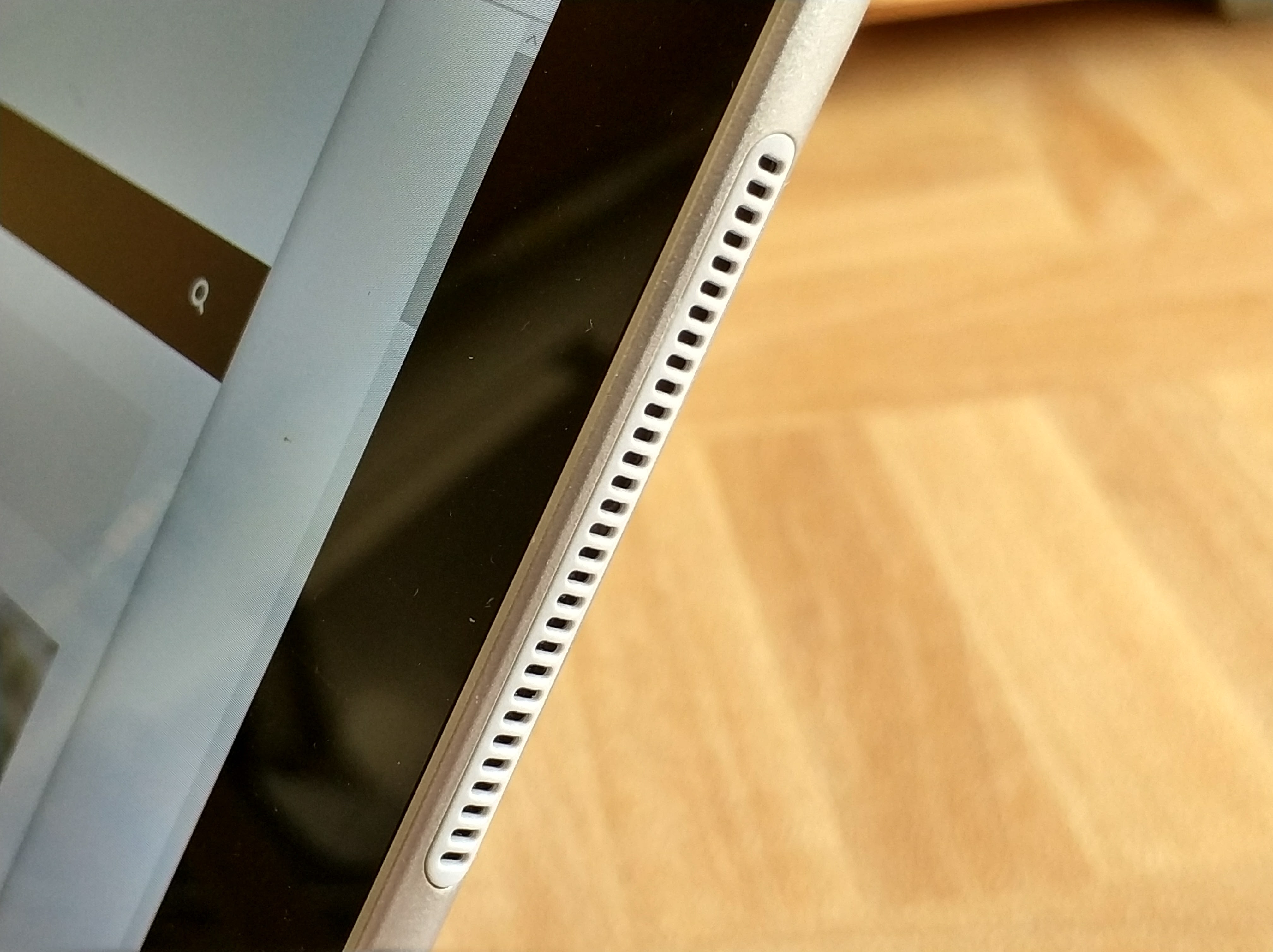 Les haut-parleurs donnent un très bon son. Le Galaxy Book est un bon choix pour le multimédia.